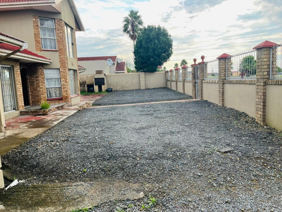 4 Bedroom Property for Sale in Mdantsane Nu 17 Eastern Cape